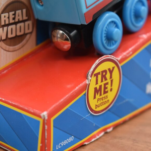 Talking Thomas Talks & Lights Up Hero of Rails Learning Curve Thomas & Friends - Picture 8 of 11